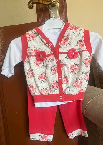 Çiçekli Kız Bebek Takımı
