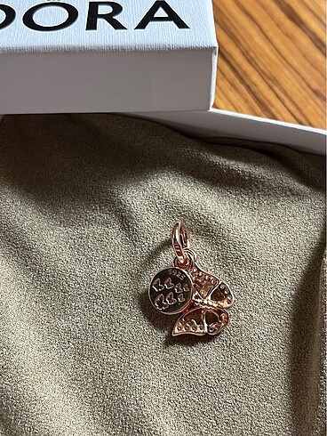 Beden pandora charm