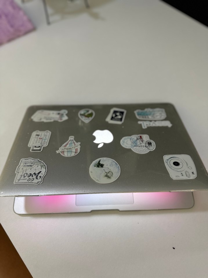 Gri MacBook Air Dizüstü Bilgisayar - Görsel 2