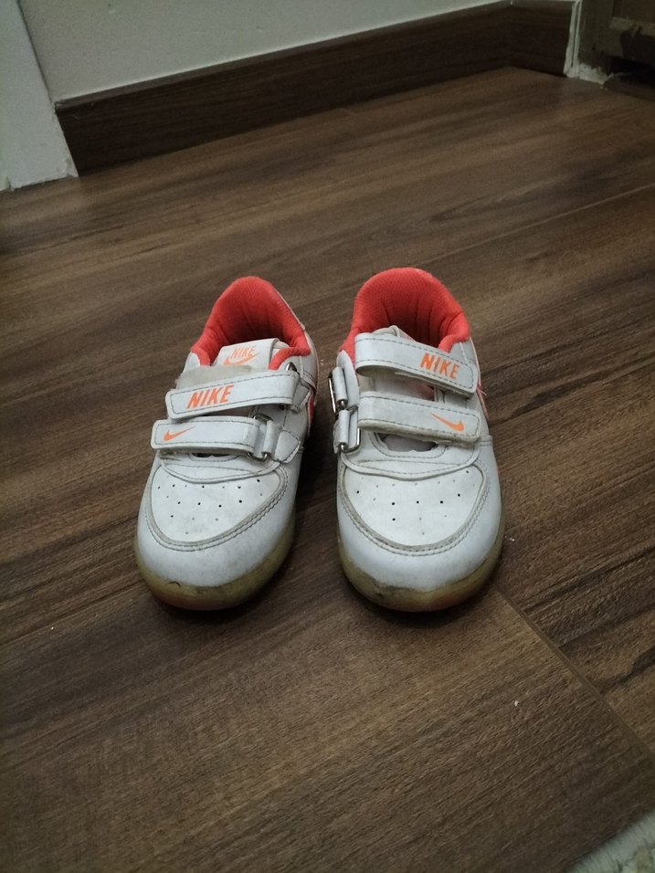 Kız Çocuk Beyaz Renkli Cırt Cırtlı Spor Ayakkabı - Görsel 4