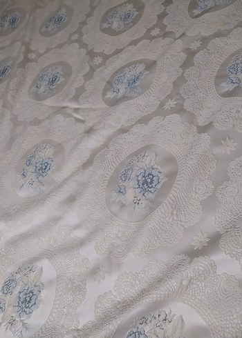 Gri Nakışlı Beyaz Yatak Örtüsü - Görsel 2