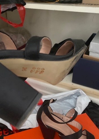 36 Beden Tokalı Siyah Kadın Topuklu Sandalet