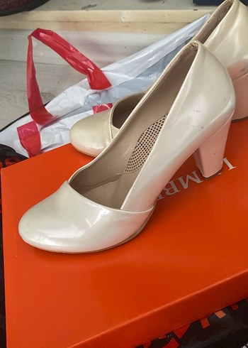 Beyaz Kadın Topuklu Klasik Stiletto