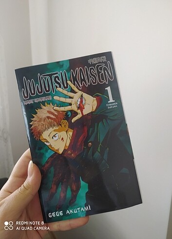 Jujutsu Kaisen mangası ve Ronaldo kitabı 