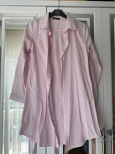 Pembe gömlek