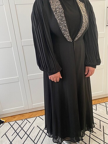 kolları piliseli taşlı abaya