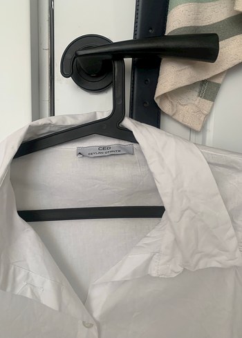 Düğmeli Beyaz Keten Kadın Gömlek - Görsel 3