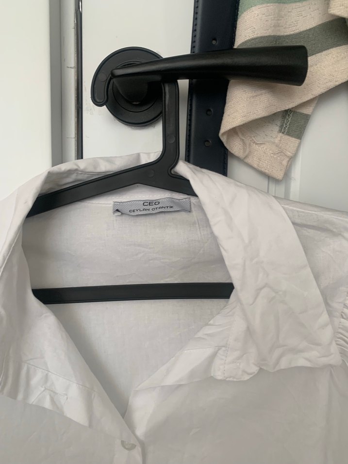 Düğmeli Beyaz Keten Kadın Gömlek - Görsel 3