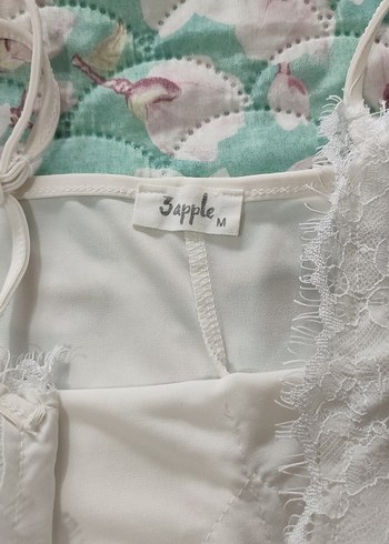 Dantel Detaylı Beyaz V Yakalı Kadın Atlet - Görsel 4