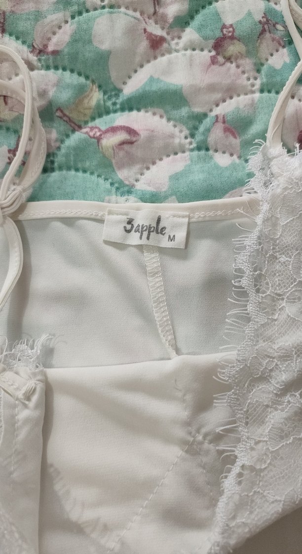 Dantel Detaylı Beyaz V Yakalı Kadın Atlet - Görsel 4