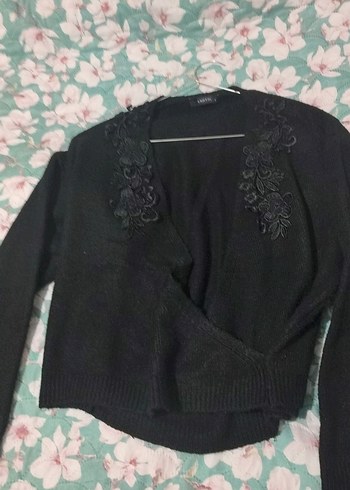 Siyah V Yaka Nakışlı Triko Kazak - Görsel 3