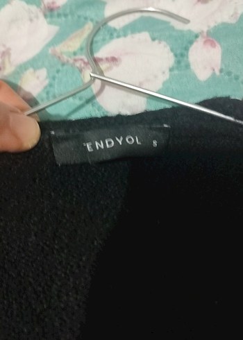 Siyah V Yaka Nakışlı Triko Kazak - Görsel 4