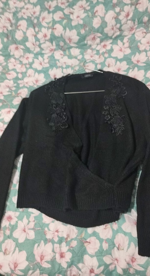 Siyah V Yaka Nakışlı Triko Kazak - Görsel 3