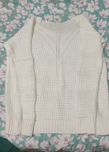 Beyaz V Yaka Örgü Kadın Kazak - Görsel 2