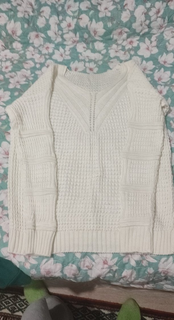 Beyaz V Yaka Örgü Kadın Kazak - Görsel 2