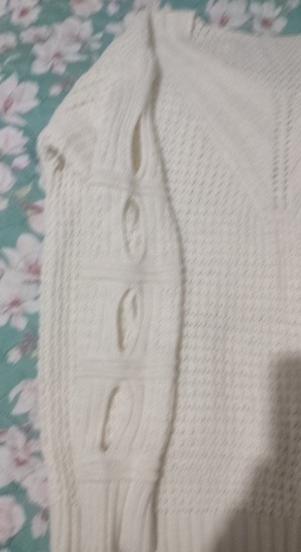 Beyaz V Yaka Örgü Kadın Kazak - Görsel 3