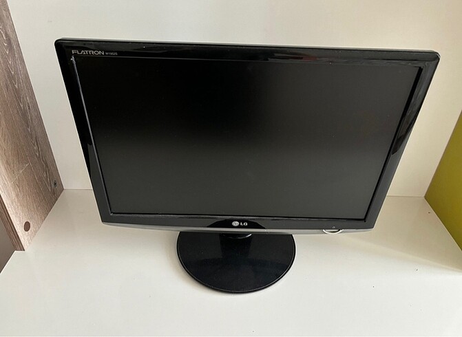 LG Flatron W1952S Monitör - Görsel 3