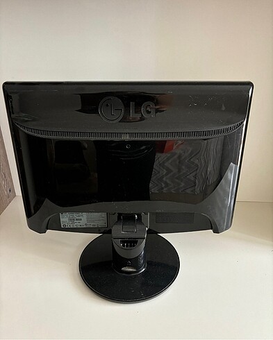 LG Flatron W1952S Monitör - Görsel 2