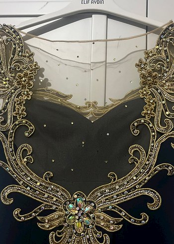 Altın İşlemeli V Yakalı Uzun Abiye Elbise - Görsel 9