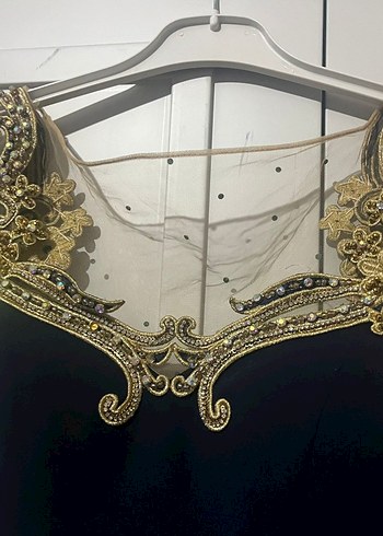 Altın İşlemeli V Yakalı Uzun Abiye Elbise - Görsel 4