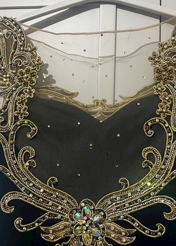 Altın İşlemeli V Yakalı Uzun Abiye Elbise - Görsel 2