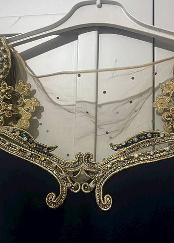 Altın İşlemeli V Yakalı Uzun Abiye Elbise - Görsel 3