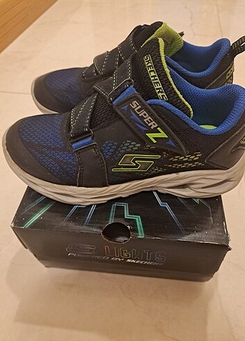 32 Beden Skechers ışıklı spor ayakkabı 