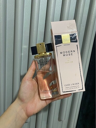 Estee Lauder Este lauder modern muse