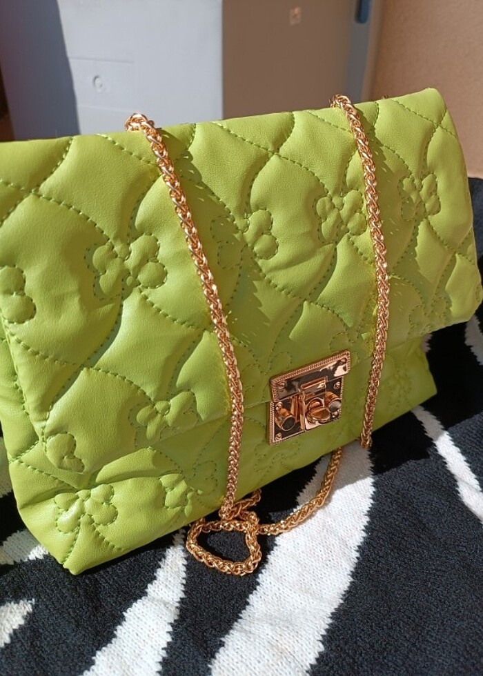 Askılı Yeşil Canta - Görsel 2