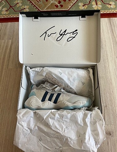 Adidas trae young 3 basketbol ayakkabısı