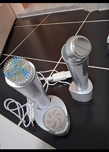 Lr temizleme cihazı ve 2 mavi 1 pembe fırça yüz ütüsü satıldı