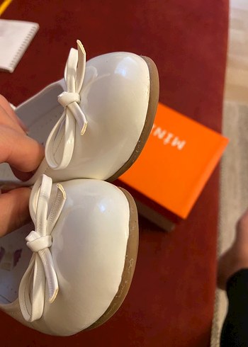 Kız Çocuk Beyaz Fiyonklu Rugan Babet Ayakkabı - Görsel 3