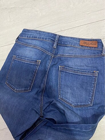34 Beden mavi Renk Mango Jean 