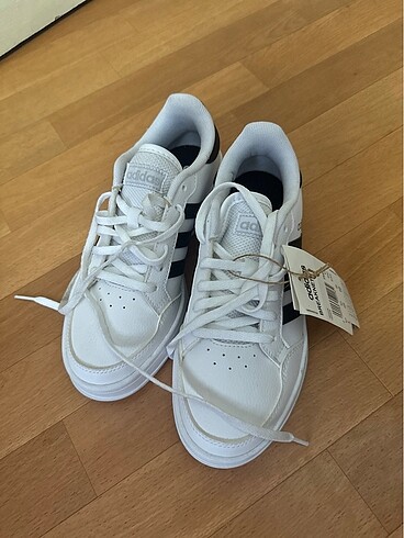 Adidas spor ayakkabı