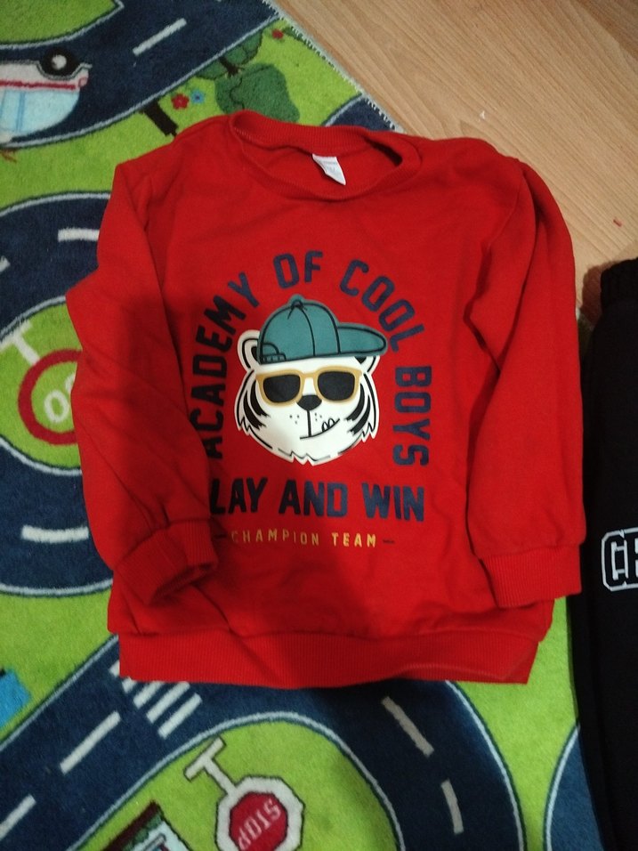 Kırmızı Sweatshirt ve Siyah Pantolon Bebek Takımı - Görsel 2