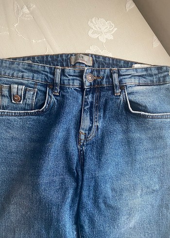 Düğmeli Mavi kadın
Denim Pantolon LTB marka - Görsel 2