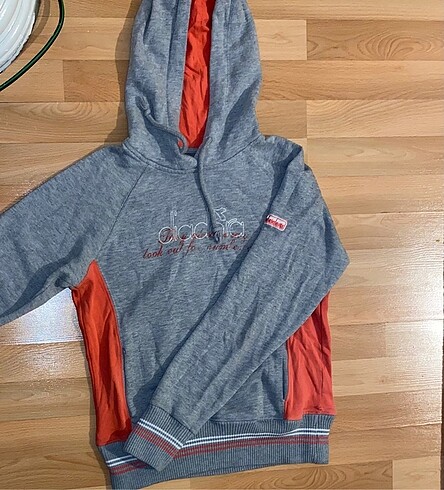 Sweatshirt
