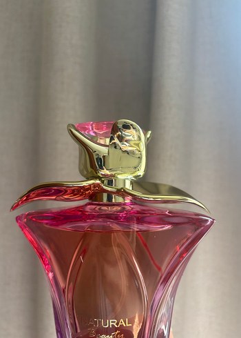 Bir fıs sıkılmış Parfüm 100 ml - Görsel 4