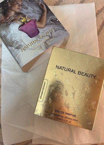 Bir fıs sıkılmış Parfüm 100 ml - Görsel 2