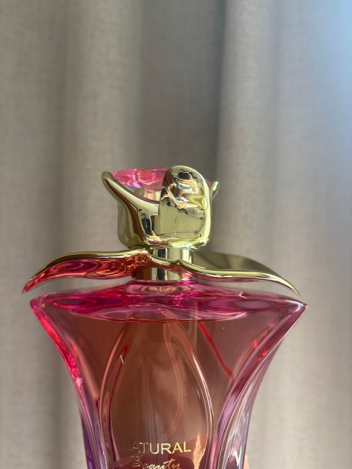 Bir fıs sıkılmış Parfüm 100 ml - Görsel 4