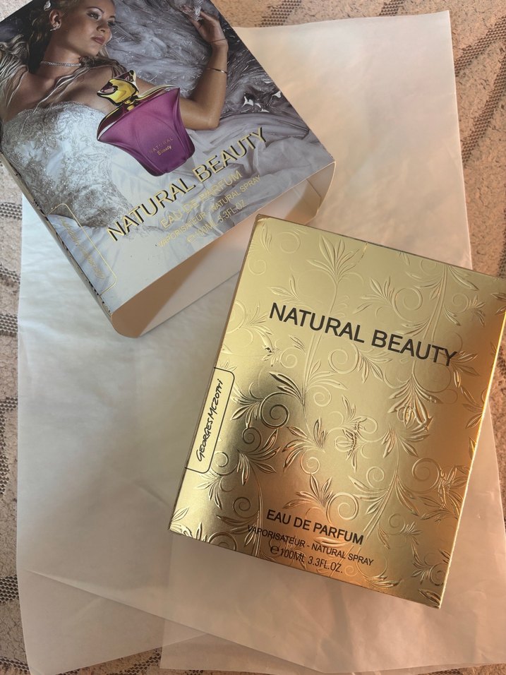 Bir fıs sıkılmış Parfüm 100 ml - Görsel 2