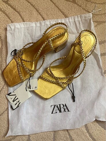 Zara Sıfır Etiketli Topuklu Sandalet