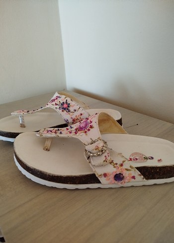 Nakışlı ve Boncuklu Beyaz Dolgu Topuk Terlik - Görsel 2