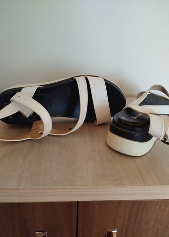 Beyaz Kadın Dolgu Topuklu Sandalet - Görsel 4