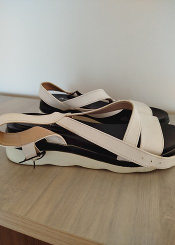 Beyaz Kadın Dolgu Topuklu Sandalet - Görsel 2