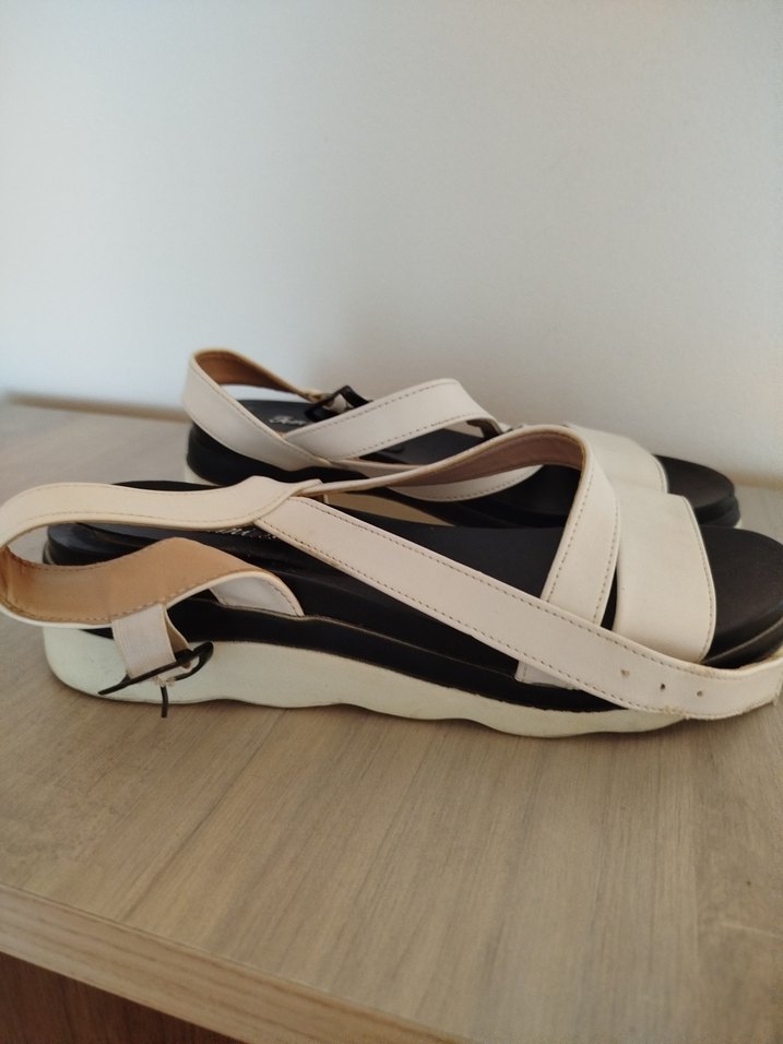 Beyaz Kadın Dolgu Topuklu Sandalet - Görsel 2