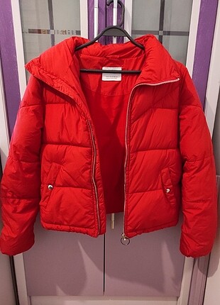 Kırmızı şişme mont bershka