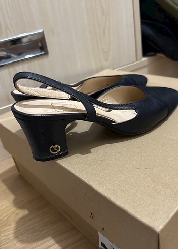 Klasik Siyah Tokalı Topuklu Kadın Ayakkabı - Görsel 3