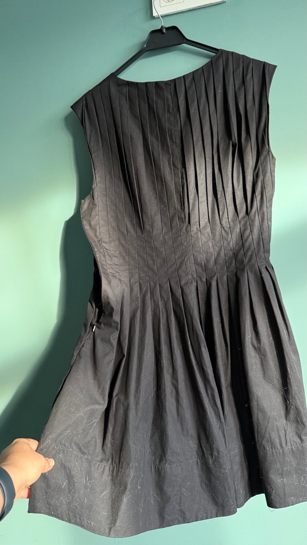 Siyah Pilili Midi Kolsuz  Elbise - Görsel 2