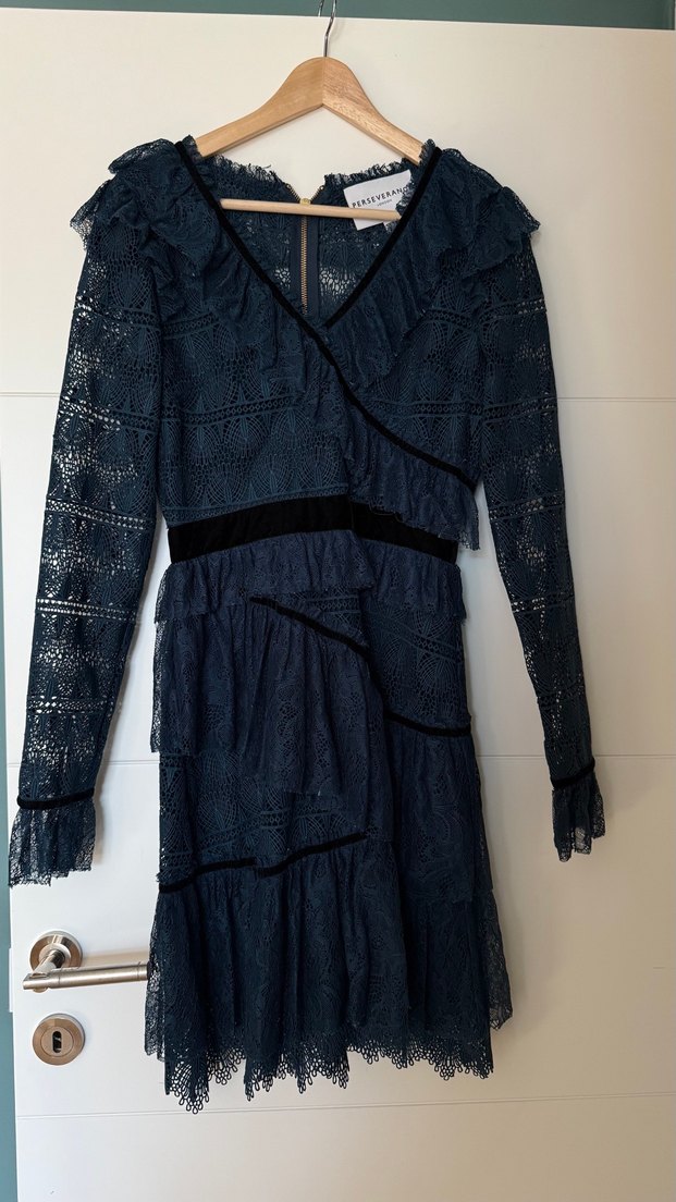 Uzun Kollu Lacivert Nakışlı Fırfırlı Elbise - Görsel 2